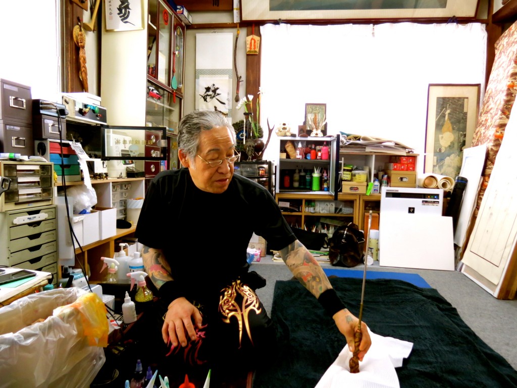 Horiyoshi III holding the original tebori XXX