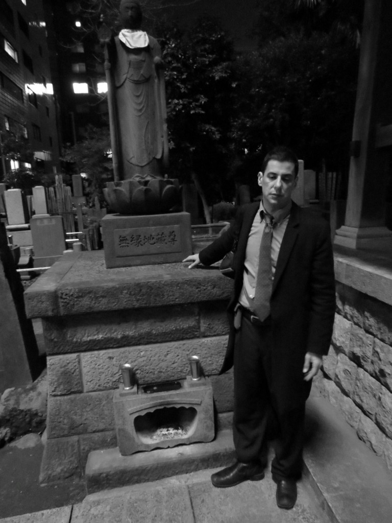 Prayers for the departed at Muenjizobosatsu in Shinjuku, the patron deity (buddha) of those who die without family members, or in obscurity, or with no one to mourn them.