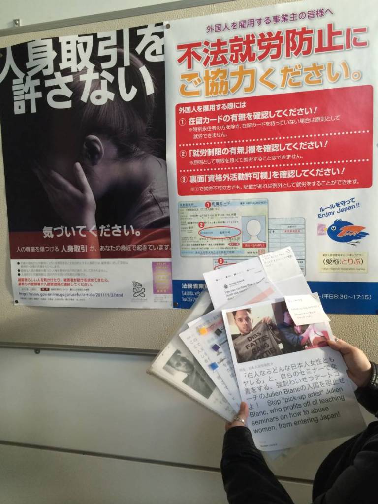 Vox populi: A petition signed by more than 36,000 people opposing “dating coach” Julien Blanc’s entry into Japan is submitted to the Tokyo Regional Immigration Bureau.